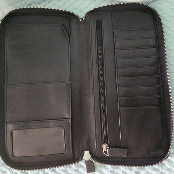 Coach Small C's Vintage Black Zip-Around Wallet/Passport Holder - Picture 3 of 5